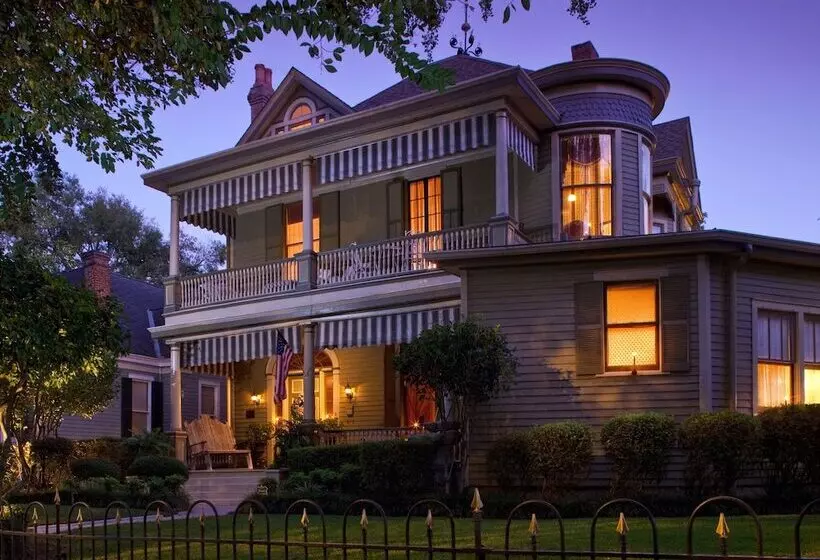 مبيت وإفطار Devereaux Shields House