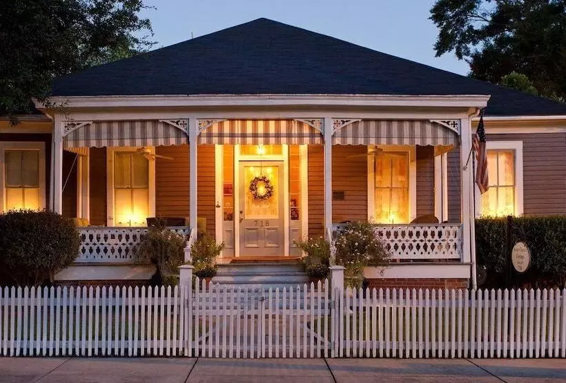 مبيت وإفطار Devereaux Shields House