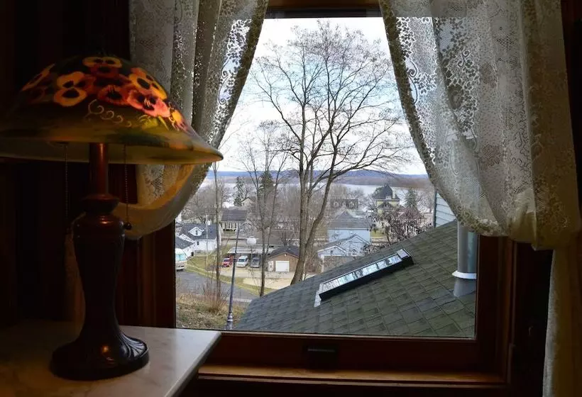 Bed and Breakfast Mont Rest Inn