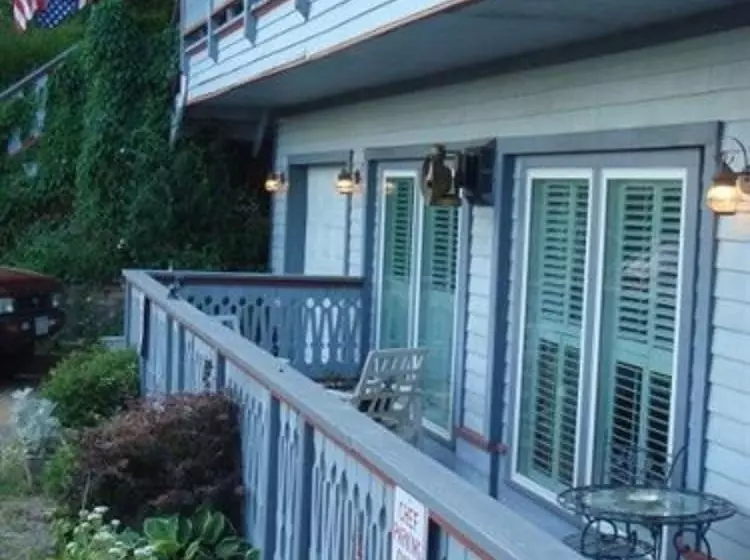 Bed and Breakfast Mont Rest Inn