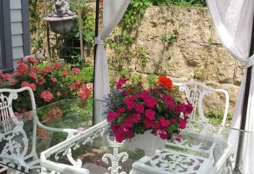 Bed and Breakfast Mont Rest Inn