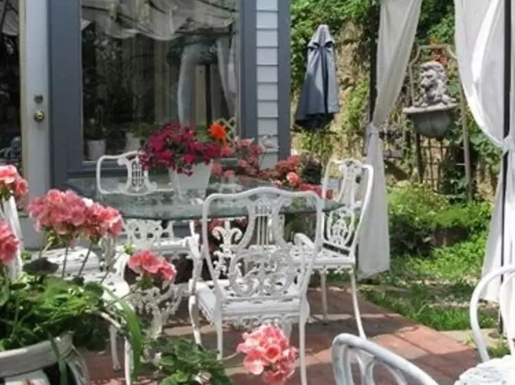 Bed and Breakfast Mont Rest Inn