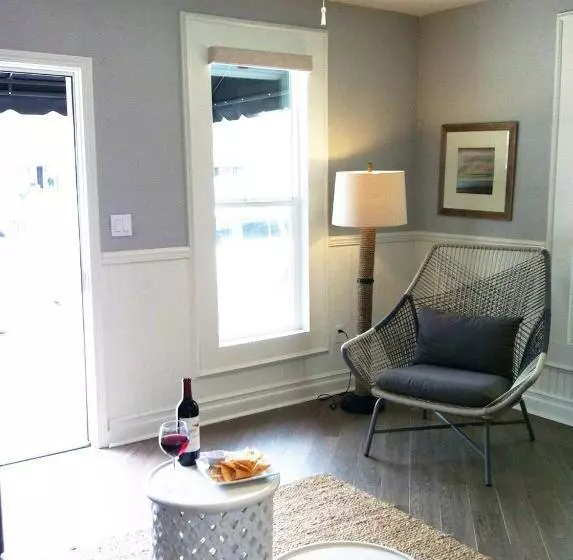 ベッドアンドブレックファースト Newport Beach