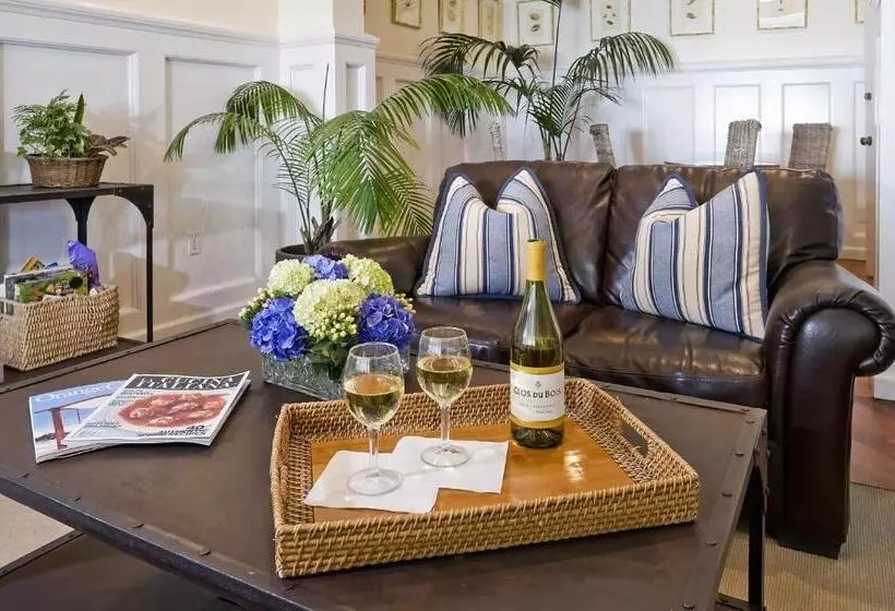 ベッドアンドブレックファースト Newport Beach