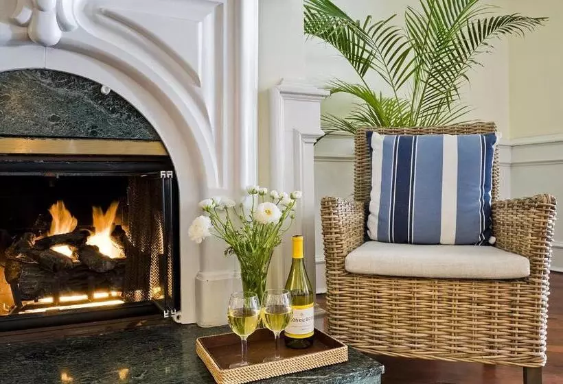 ベッドアンドブレックファースト Newport Beach