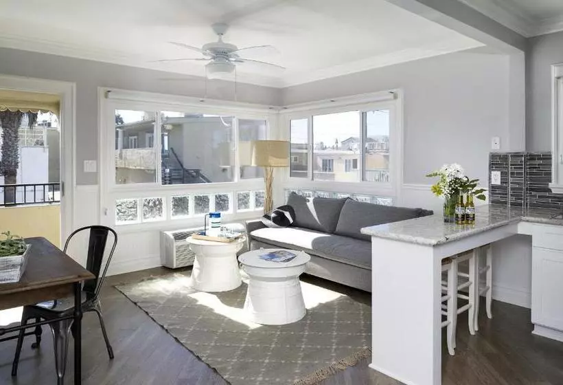 ベッドアンドブレックファースト Newport Beach