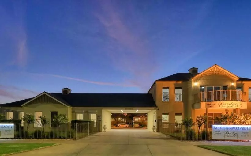 Bridges On Meninya Motel & Apartments