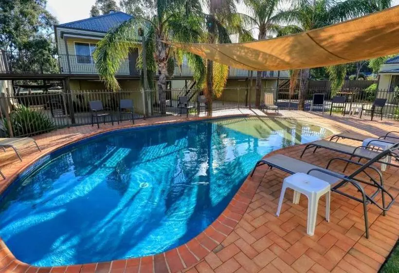 Bridges On Meninya Motel & Apartments