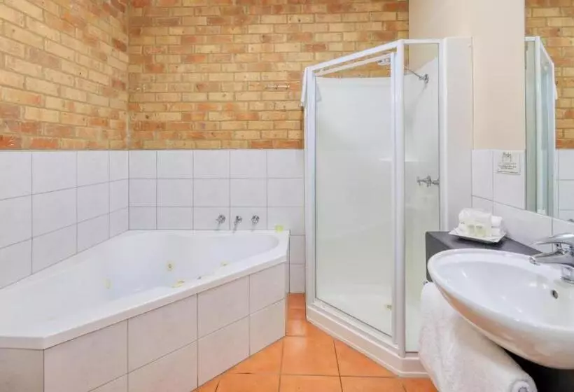 Bridges On Meninya Motel & Apartments