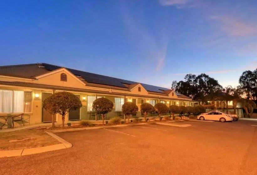 Bridges On Meninya Motel & Apartments