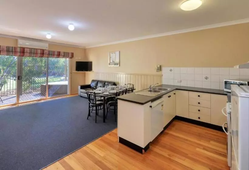 Bridges On Meninya Motel & Apartments