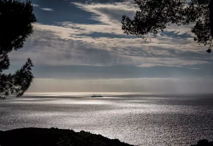 Отель Auberge Ferayola