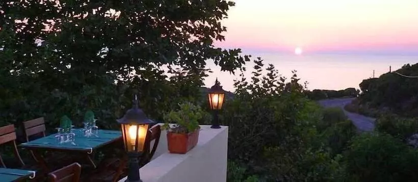 Отель Auberge Ferayola