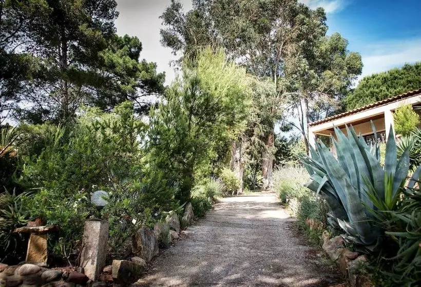 Отель Auberge Ferayola