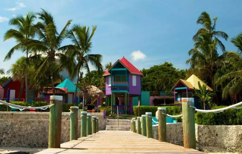 Hotel Compass Point Beach Resort