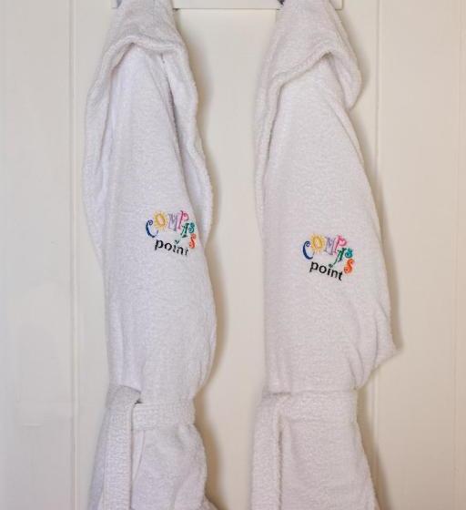 هتل Compass Point Beach Resort