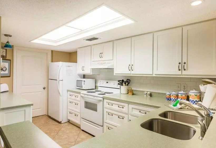 هتل Hodnett Cooper's North Breakers Condos