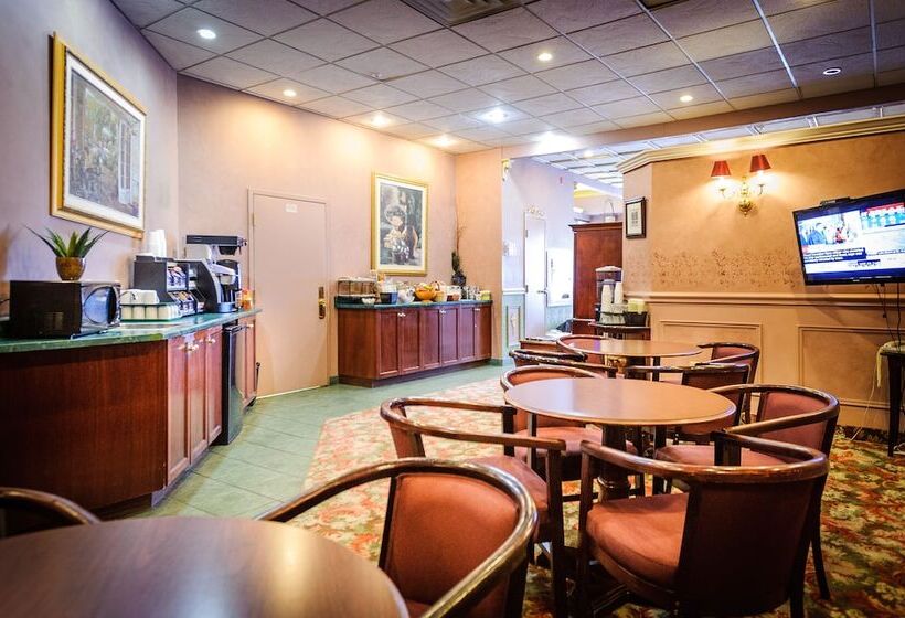 Szálloda Peterborough Inn & Suites