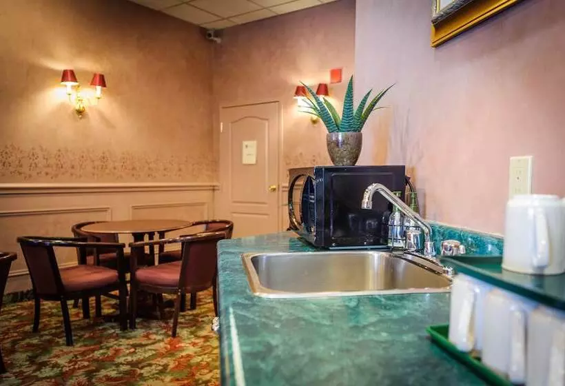 酒店 Peterborough Inn & Suites