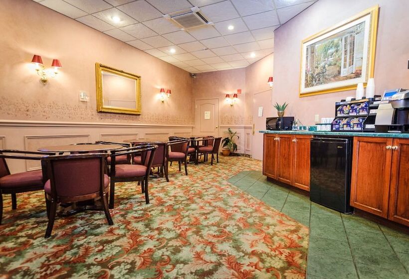 Szálloda Peterborough Inn & Suites