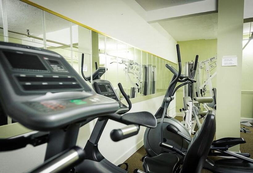 Szálloda Peterborough Inn & Suites