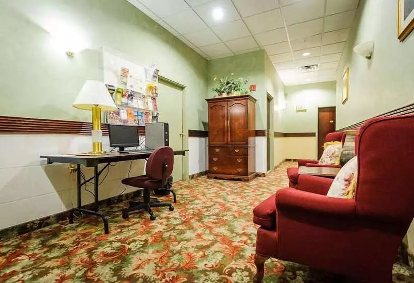 酒店 Peterborough Inn & Suites