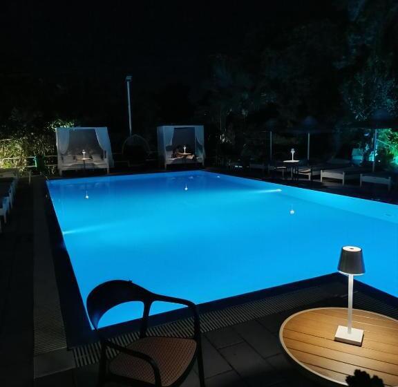 Отель Trees Boutique Art