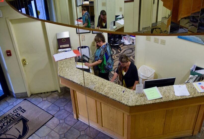 فندق Schooner Ii Beach And Racquet Club