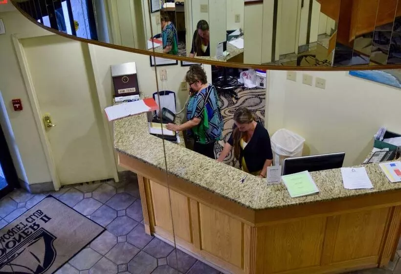 Hotel Schooner Ii Beach And Racquet Club