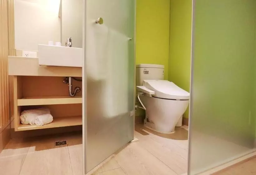 هتل Crystal Inn Sun Moon Lake