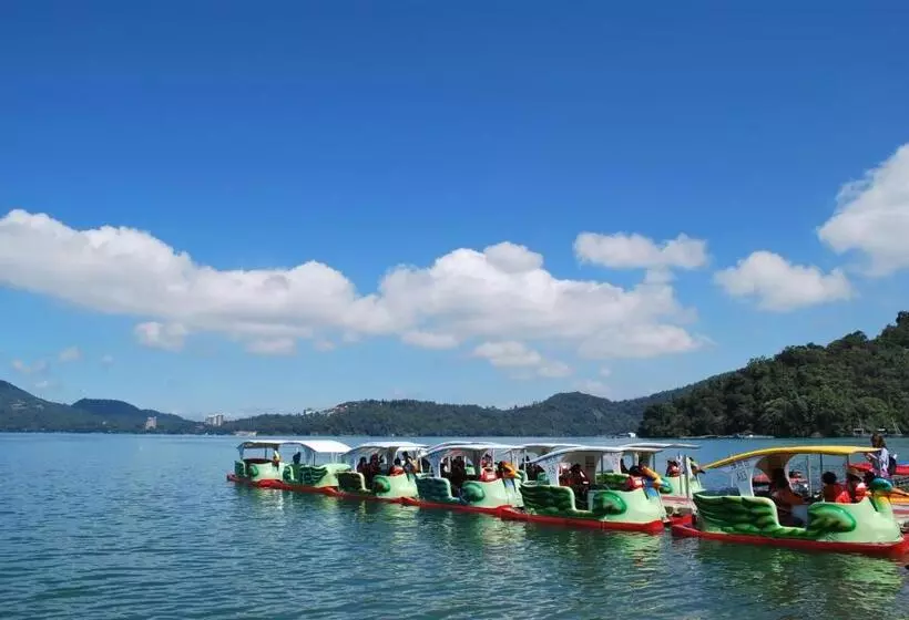 هتل Crystal Inn Sun Moon Lake