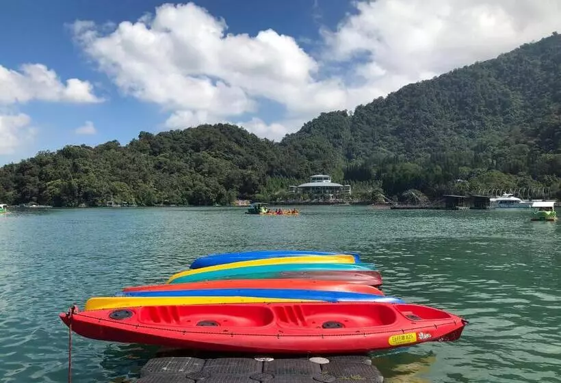 هتل Crystal Inn Sun Moon Lake