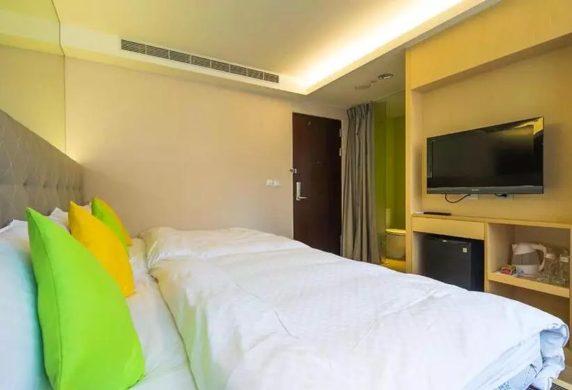 هتل Crystal Inn Sun Moon Lake