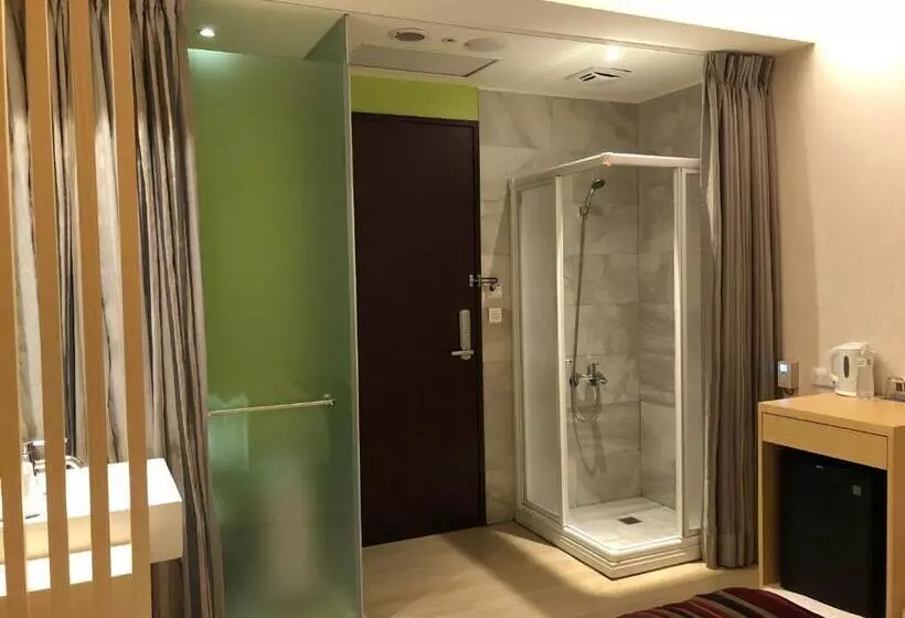 هتل Crystal Inn Sun Moon Lake