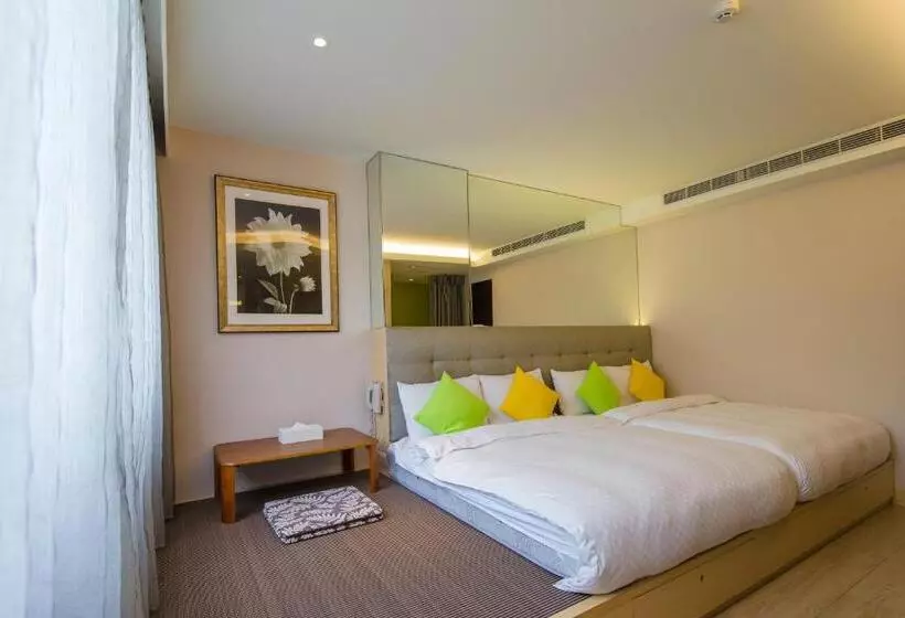 هتل Crystal Inn Sun Moon Lake
