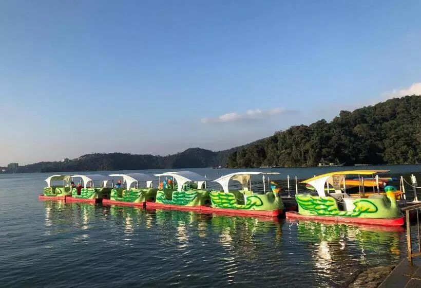 هتل Crystal Inn Sun Moon Lake