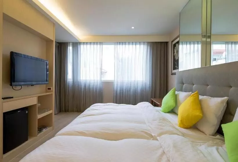 هتل Crystal Inn Sun Moon Lake