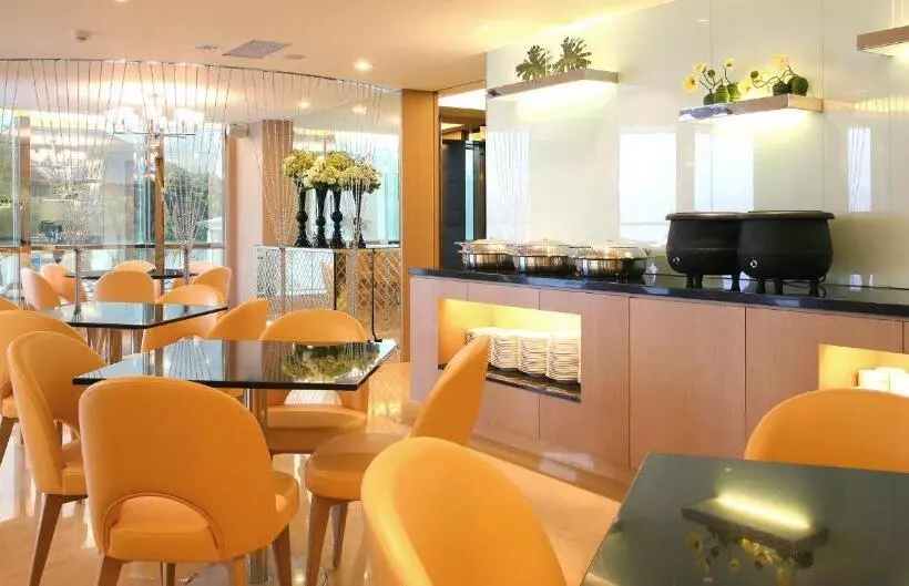 هتل Crystal Inn Sun Moon Lake