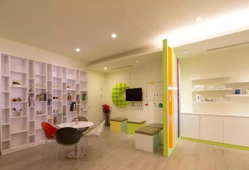 هتل Crystal Inn Sun Moon Lake