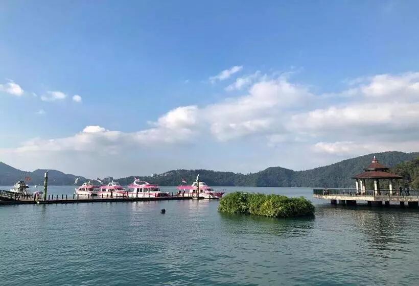 هتل Crystal Inn Sun Moon Lake