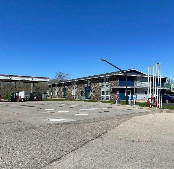 בית מלון כפרי Valley Inn Shakopee