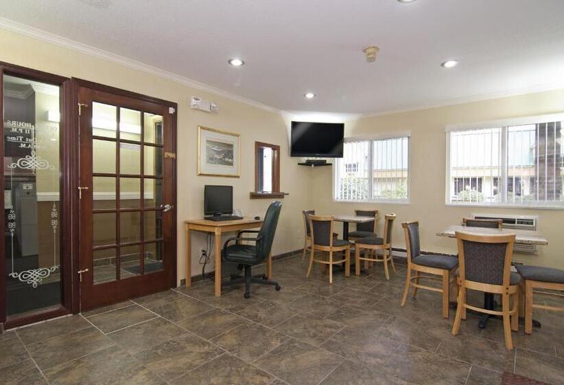 בית מלון כפרי Valley Inn Shakopee