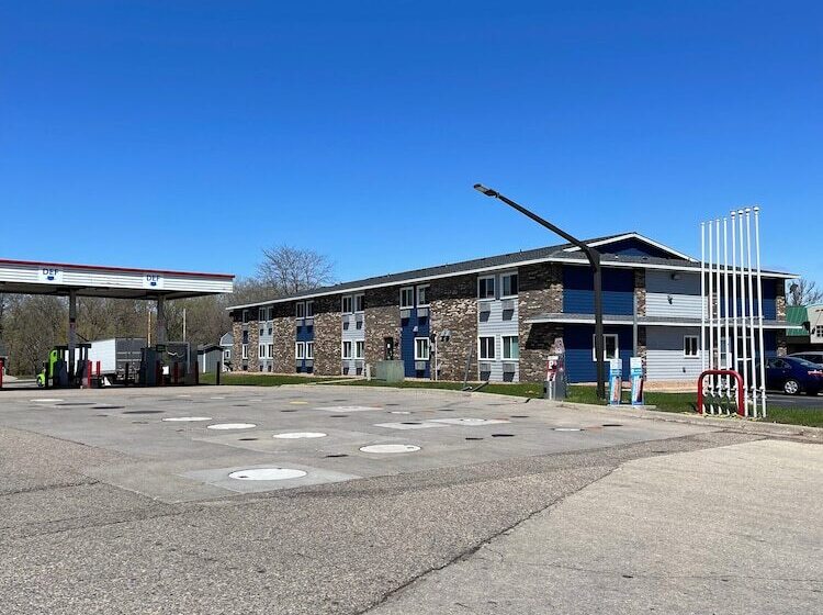 בית מלון כפרי Valley Inn Shakopee