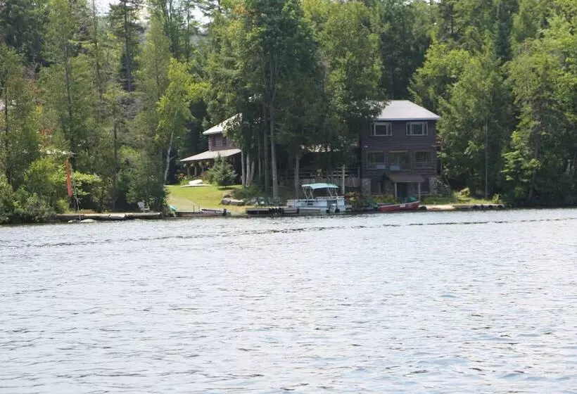 Kiwassa Lake Bed & Breakfast