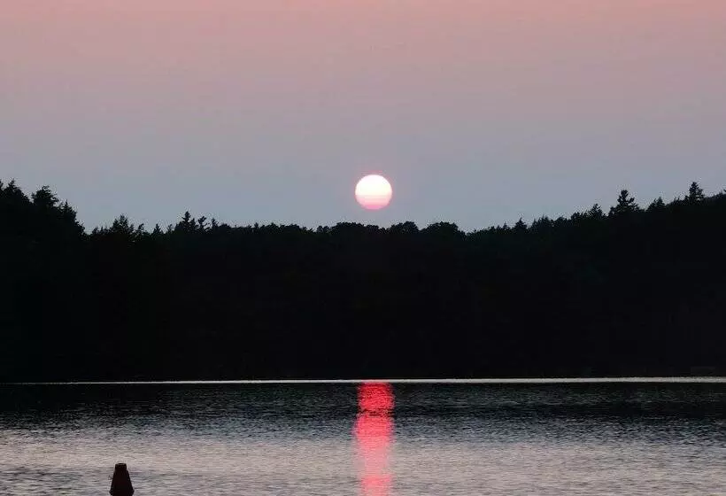 Kiwassa Lake Bed & Breakfast