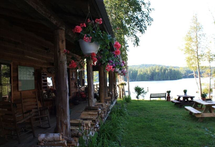 Kiwassa Lake Bed & Breakfast