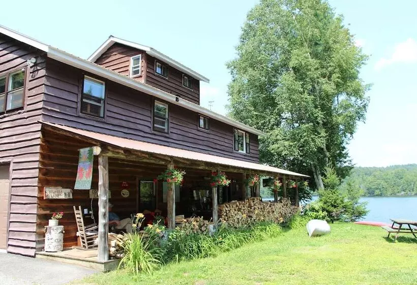 Kiwassa Lake Bed & Breakfast