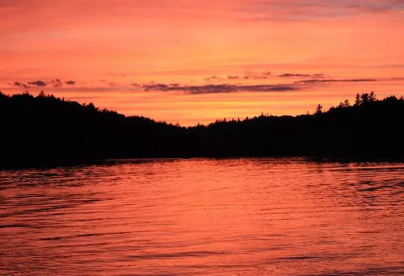 Kiwassa Lake Bed & Breakfast