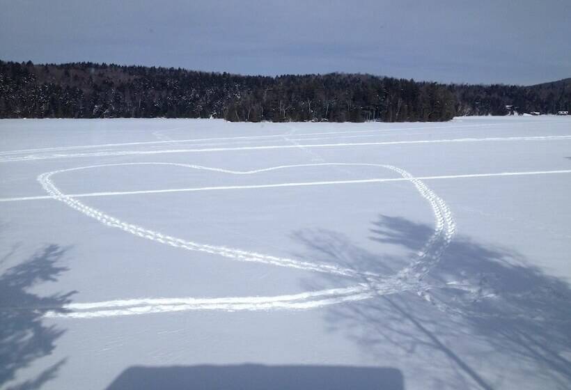 Kiwassa Lake Bed & Breakfast