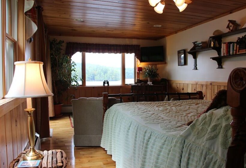 Kiwassa Lake Bed & Breakfast